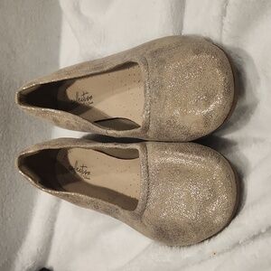 Women's 9.5 Clark's slip-on glittery tan shoes